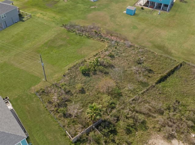 993 Gulf Road, Crystal Beach, TX 77650