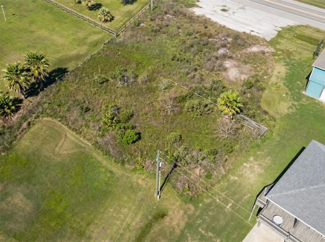 993 Gulf Road, Crystal Beach, TX 77650