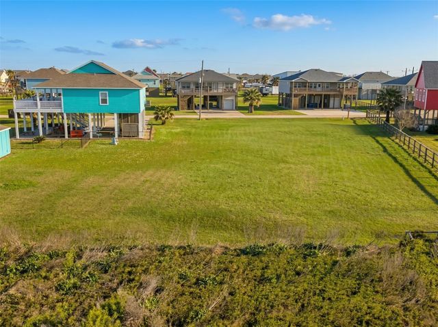 993 Gulf Road, Crystal Beach, TX 77650