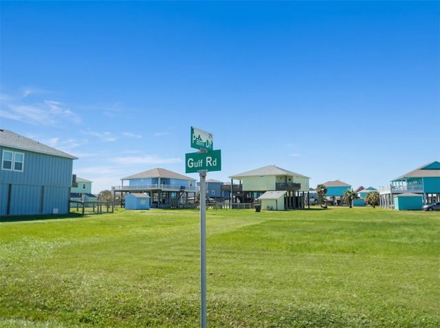 993 Gulf Road, Crystal Beach, TX 77650