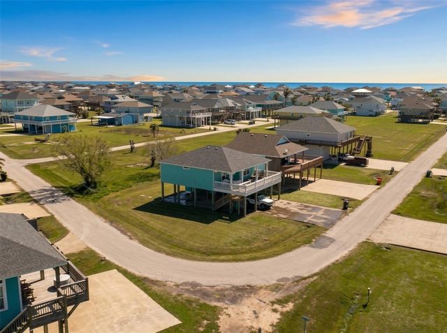 993 Gulf Road, Crystal Beach, TX 77650