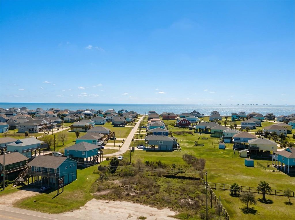 993 Gulf Road, Crystal Beach, TX 77650