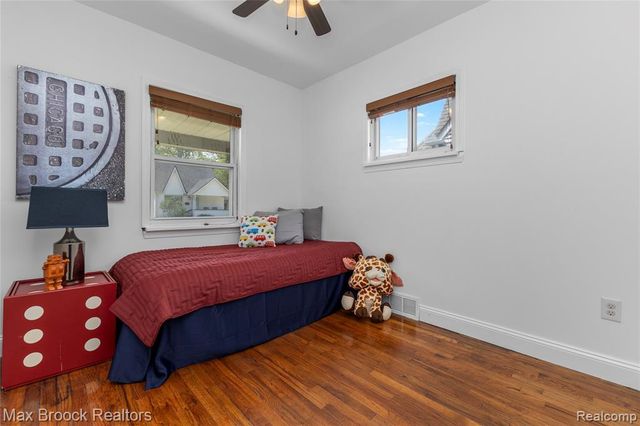 84 W Browning Avenue, Hazel Park, MI 48030