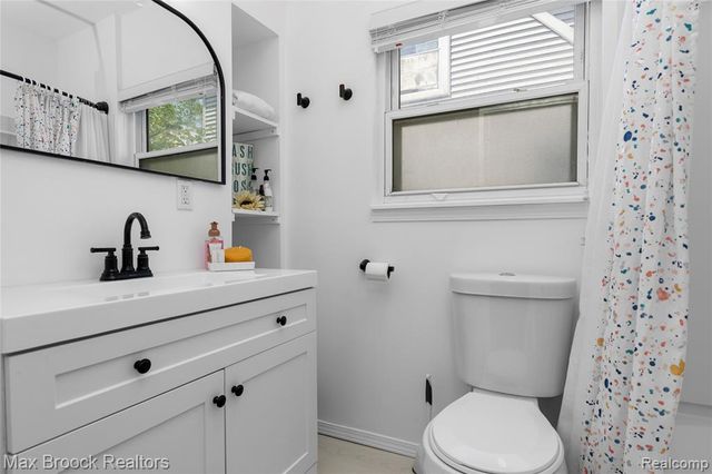 84 W Browning Avenue, Hazel Park, MI 48030