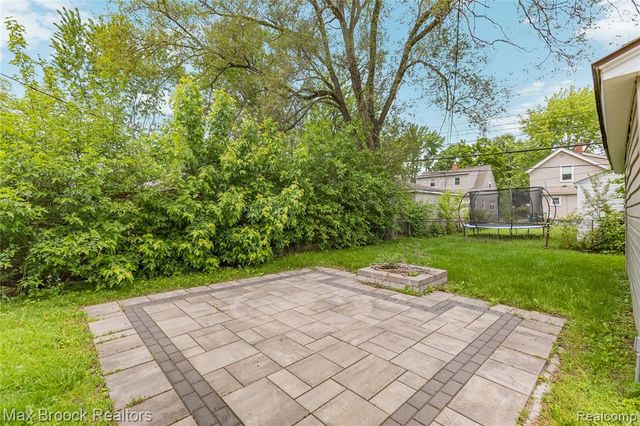 84 W Browning Avenue, Hazel Park, MI 48030