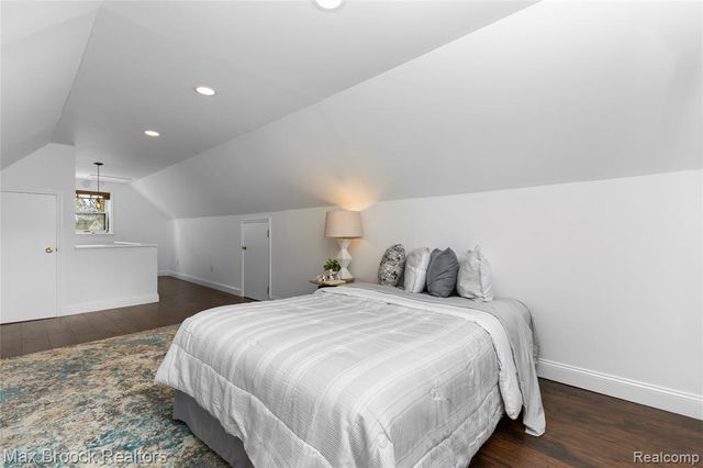 84 W Browning Avenue, Hazel Park, MI 48030