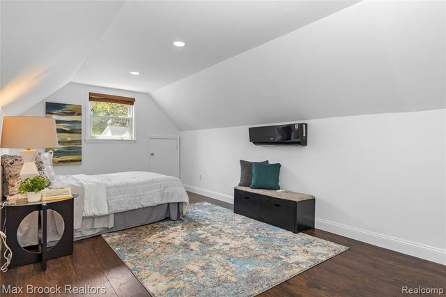 84 W Browning Avenue, Hazel Park, MI 48030