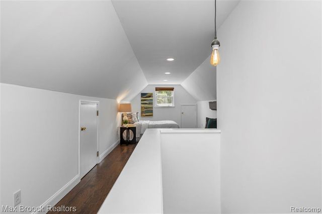 84 W Browning Avenue, Hazel Park, MI 48030