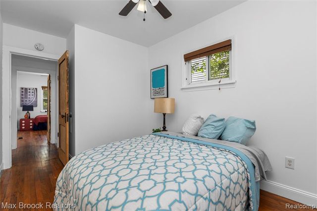 84 W Browning Avenue, Hazel Park, MI 48030