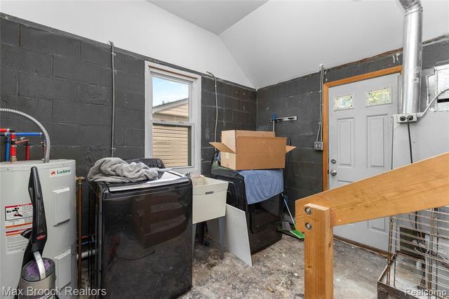 84 W Browning Avenue, Hazel Park, MI 48030