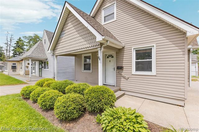 84 W Browning Avenue, Hazel Park, MI 48030