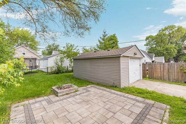 84 W Browning Avenue, Hazel Park, MI 48030