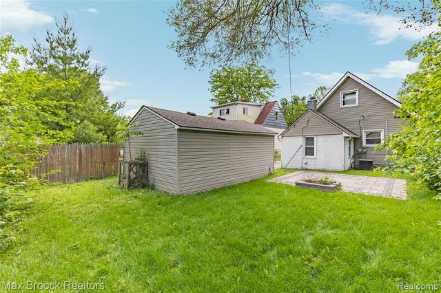 84 W Browning Avenue, Hazel Park, MI 48030