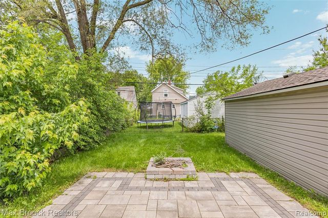 84 W Browning Avenue, Hazel Park, MI 48030