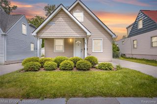 84 W Browning Avenue, Hazel Park, MI 48030