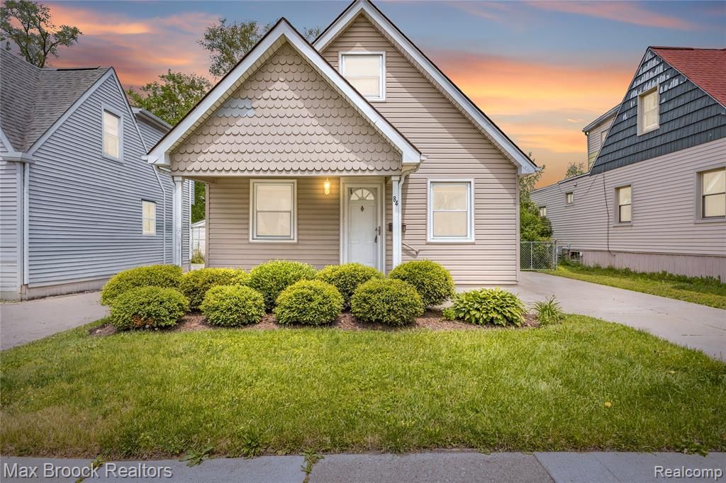 84 W Browning Avenue, Hazel Park, MI 48030