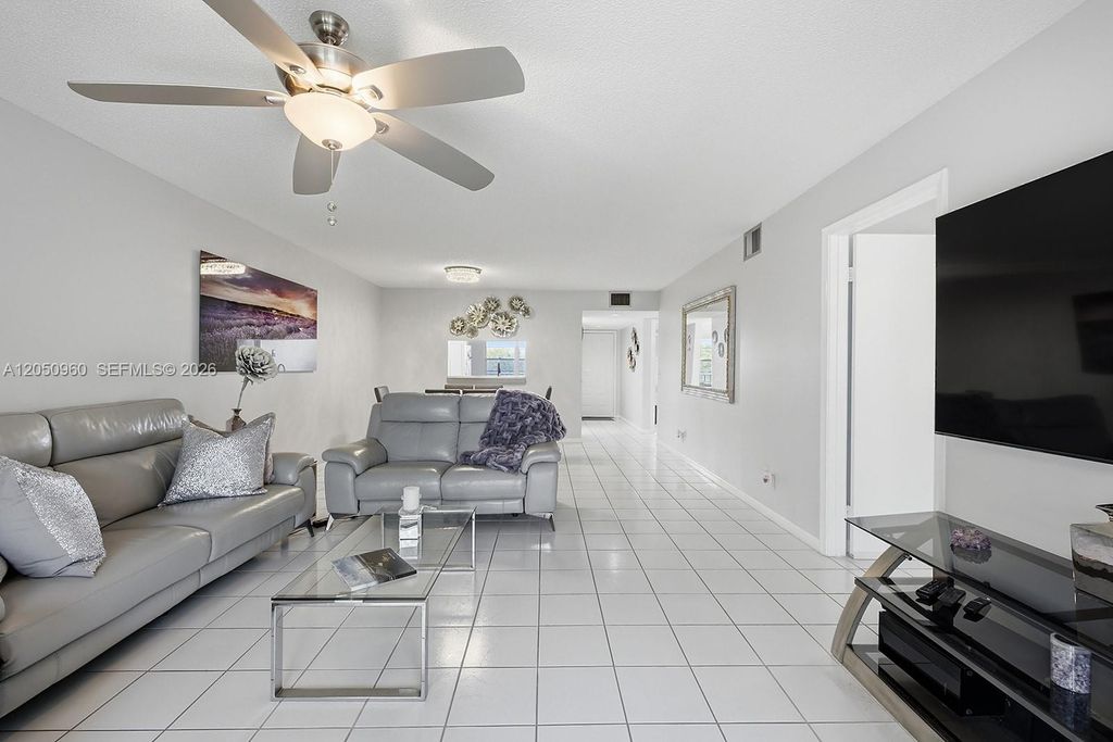 1300 SW 125th Ave 406K, Pembroke Pines, FL 33027