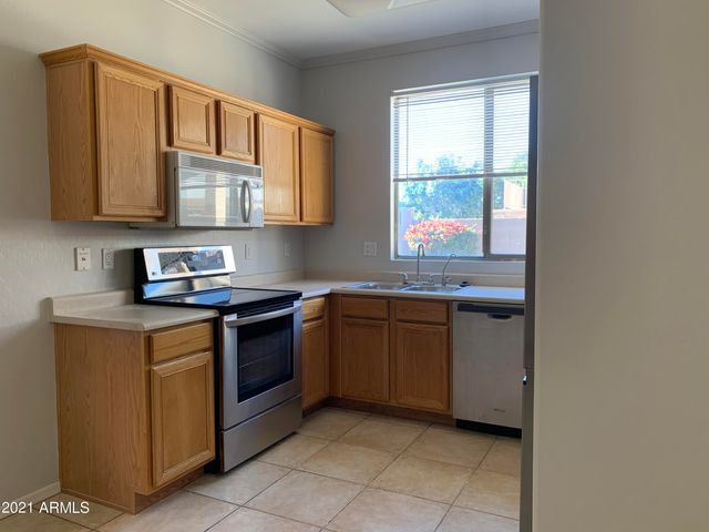 16906 S CEDARWOOD Lane, Phoenix, AZ 85048