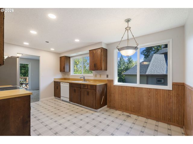 17090 Se PINE CONE Ln, Milwaukie, OR 97267