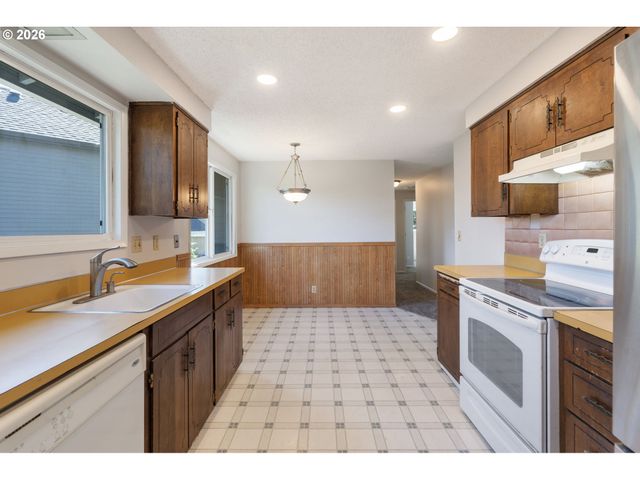 17090 Se PINE CONE Ln, Milwaukie, OR 97267