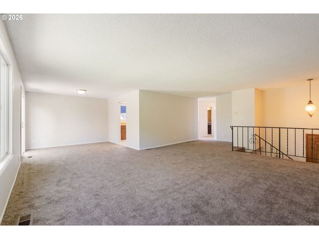 17090 Se PINE CONE Ln, Milwaukie, OR 97267
