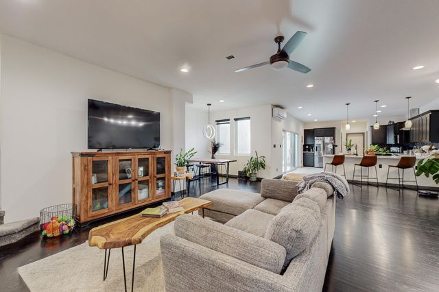 1415 Coal Avenue SW, Albuquerque, NM 87104