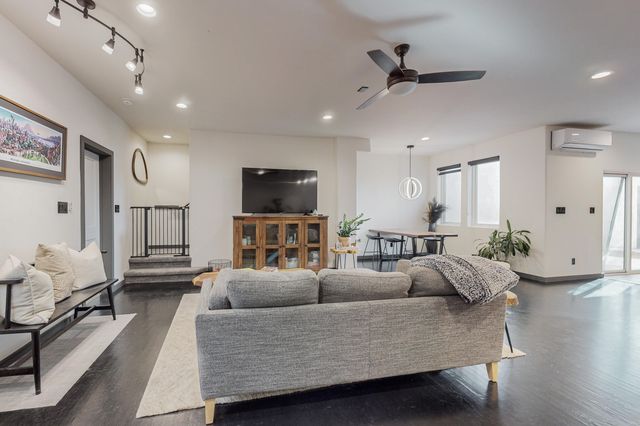 1415 Coal Avenue SW, Albuquerque, NM 87104