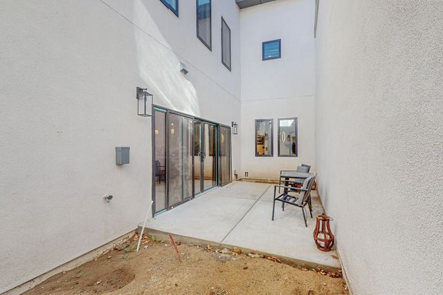 1415 Coal Avenue SW, Albuquerque, NM 87104