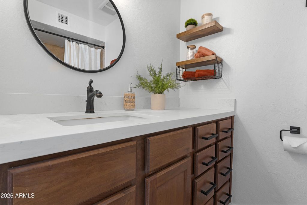 Image 31 of property listing at 7722 E VERNON Avenue, Scottsdale, AZ 85257