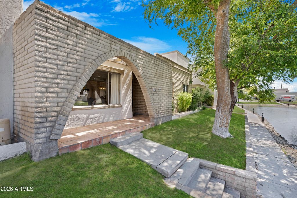 Image 4 of property listing at 7722 E VERNON Avenue, Scottsdale, AZ 85257