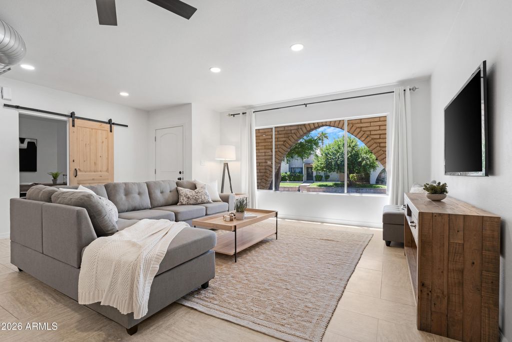 Image 7 of property listing at 7722 E VERNON Avenue, Scottsdale, AZ 85257