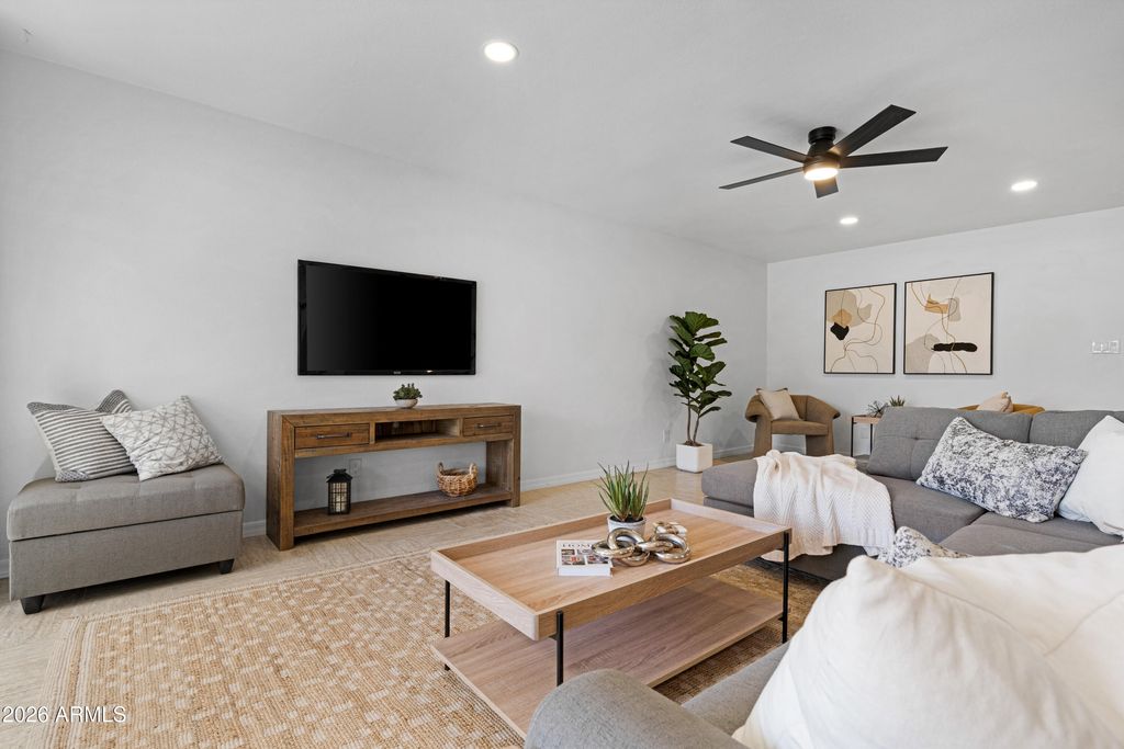 Image 9 of property listing at 7722 E VERNON Avenue, Scottsdale, AZ 85257