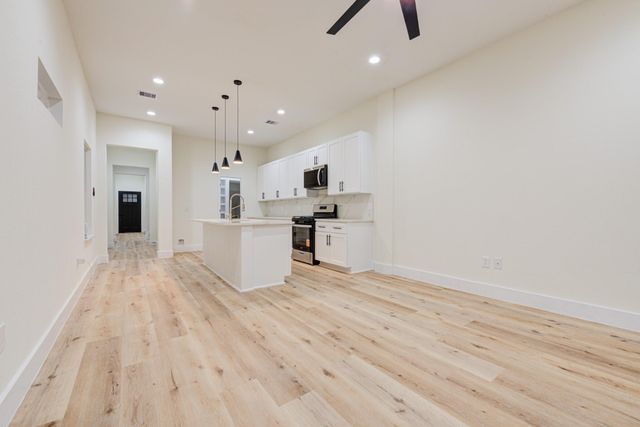 3320 Francis Street A, Houston, TX 77004