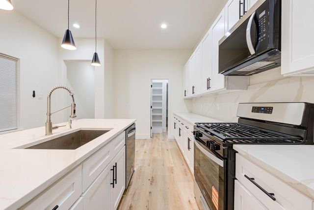 3320 Francis Street A, Houston, TX 77004