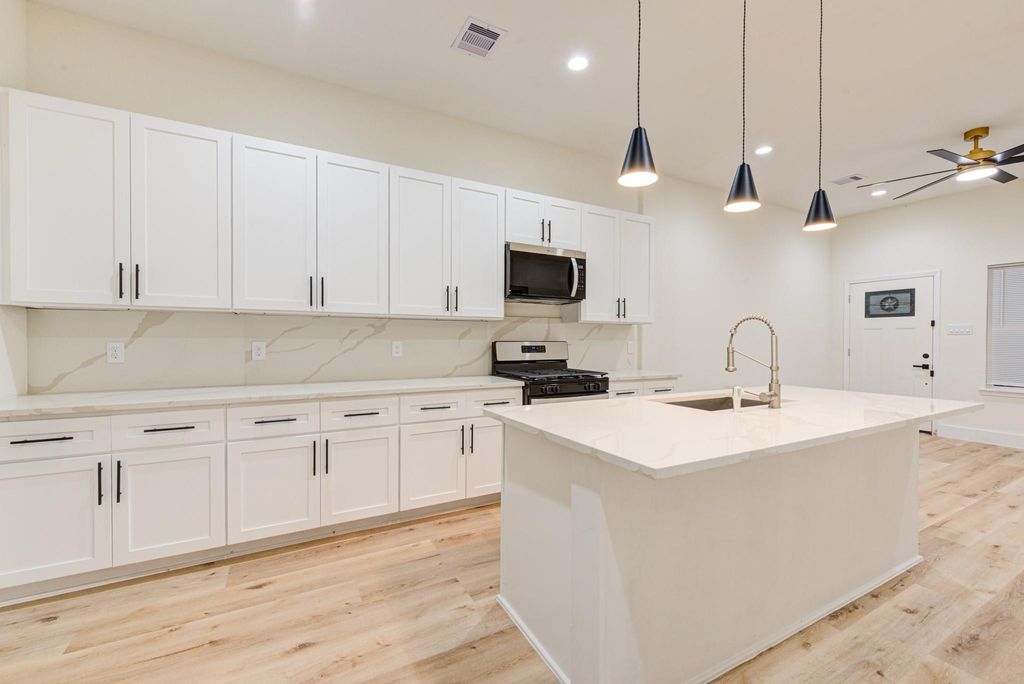 3320 Francis Street A, Houston, TX 77004