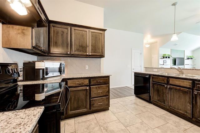 1109 Hickory Creek Drive, Yukon, OK 73099