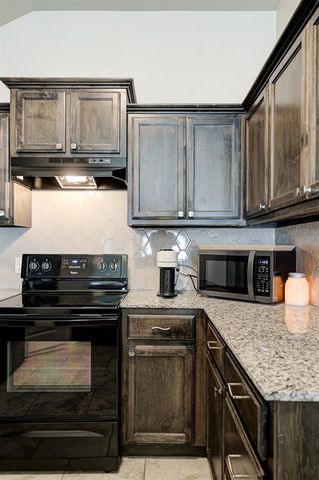 1109 Hickory Creek Drive, Yukon, OK 73099