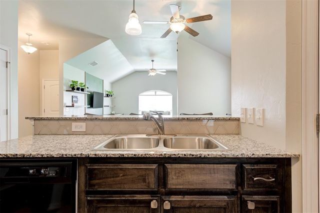 1109 Hickory Creek Drive, Yukon, OK 73099