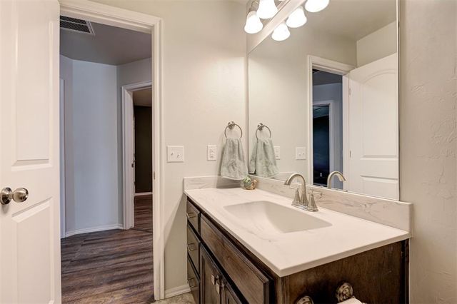 1109 Hickory Creek Drive, Yukon, OK 73099