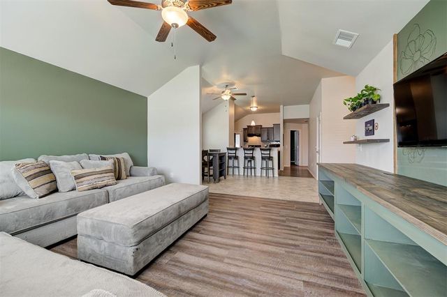 1109 Hickory Creek Drive, Yukon, OK 73099