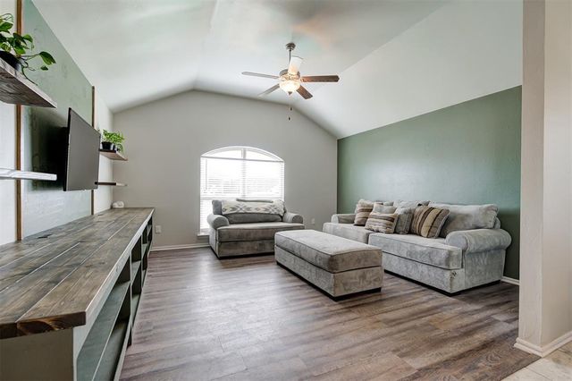1109 Hickory Creek Drive, Yukon, OK 73099