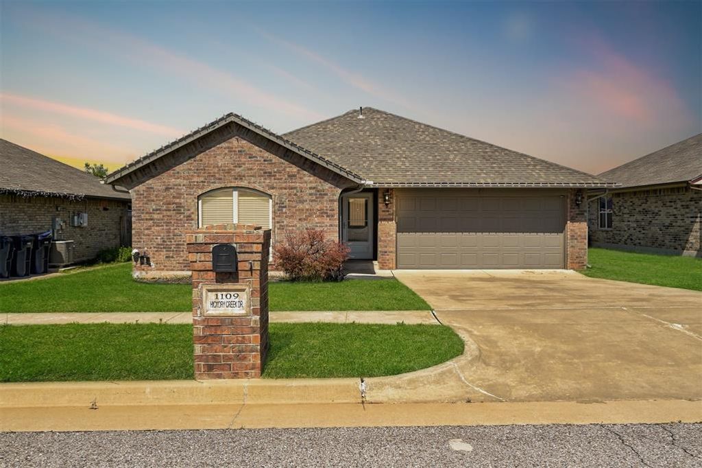 1109 Hickory Creek Drive, Yukon, OK 73099