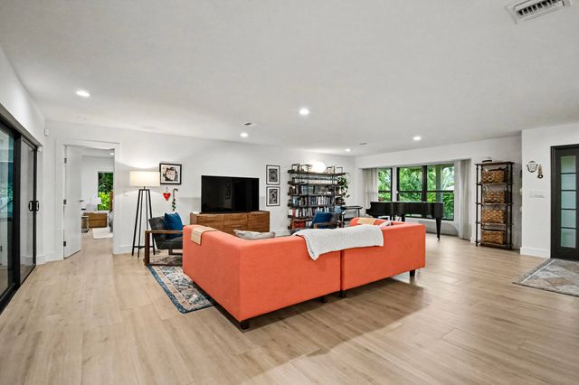 6962 S Grande Drive, Boca Raton, FL 33433