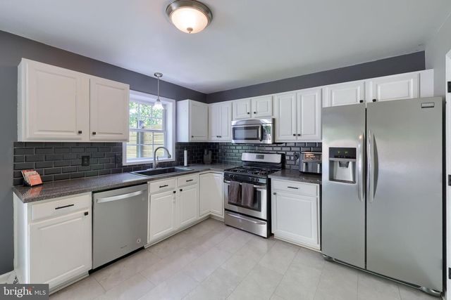 337 CROSSWINDS DR, Lititz, PA 17543