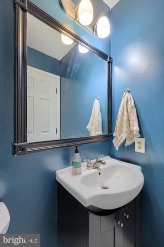 337 CROSSWINDS DR, Lititz, PA 17543