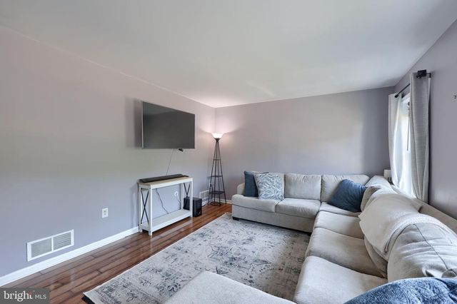 337 CROSSWINDS DR, Lititz, PA 17543
