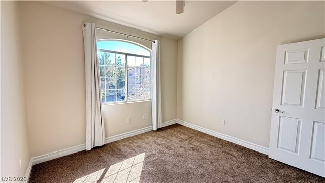 75 North Valle Verde Drive 1423, Henderson, NV 89074