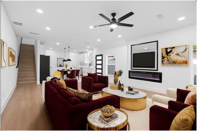 1401 S Barry Avenue, Dallas, TX 75223