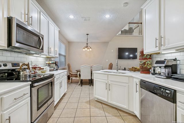 6925 Abbey Falls, San Antonio, TX 78249