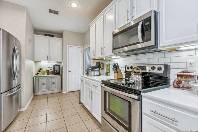 6925 Abbey Falls, San Antonio, TX 78249